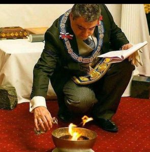 Read more about the article Uthentic traditional healer